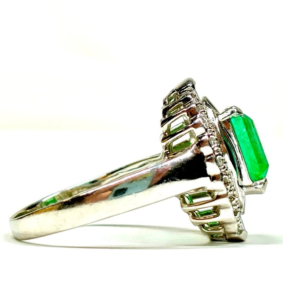 Jewelry Ring   Emerald 2ct Platinum - Picture 2 of 10